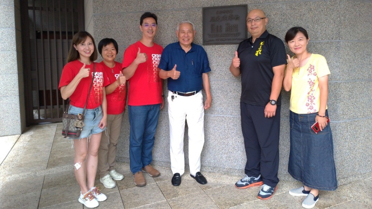 108/8/29建中樂旗隊家長會36屆及37屆前後任會長率幹部們前來基金會拜訪